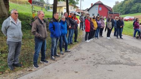 Slovesnost uradne predaje obnovljene občinske ceste na Veščici 1